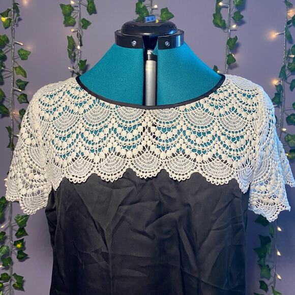 LC Lauren Conrad NWT Top Size Medium Color White and Black - Picture 2 of 6